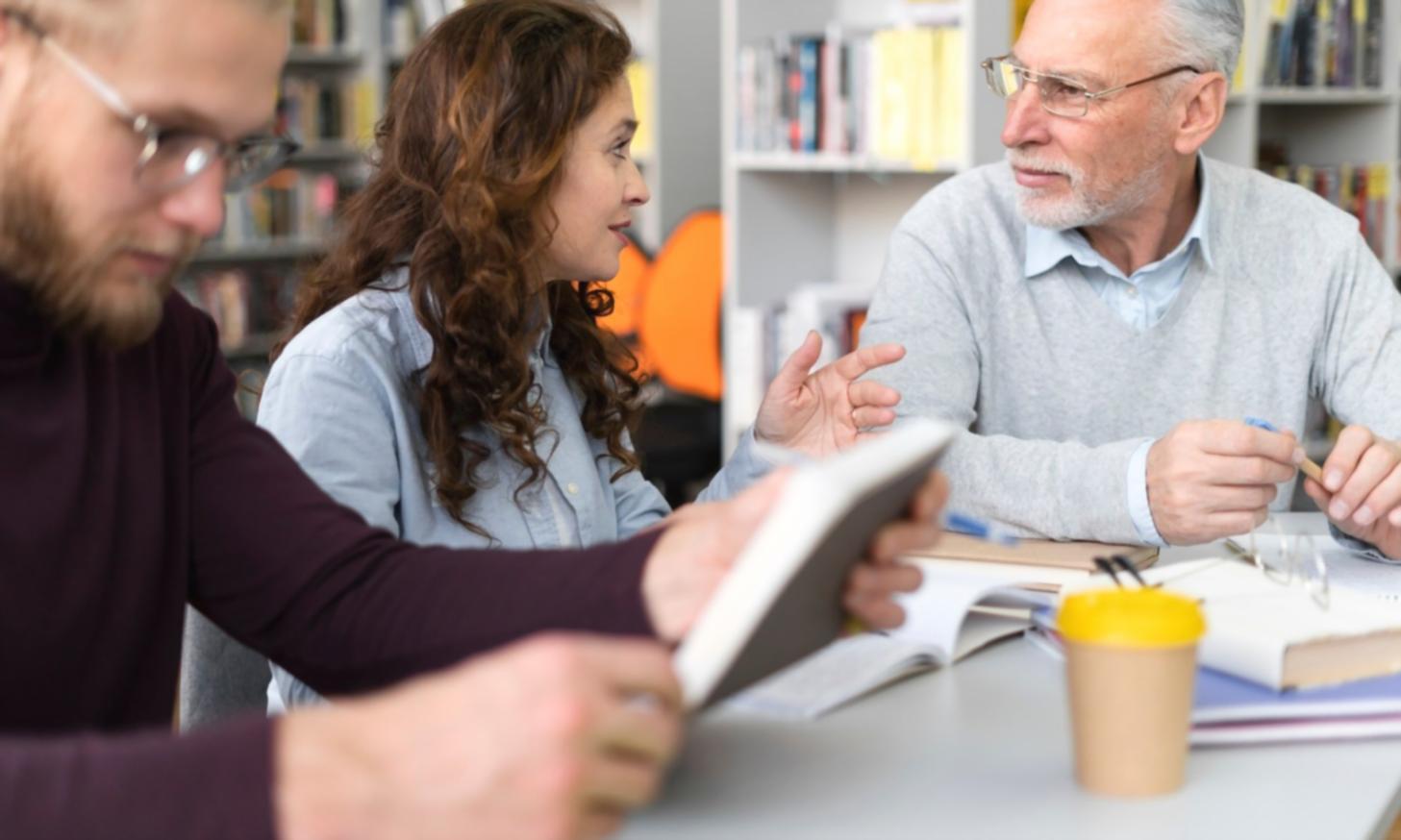 系統技術架構展示圖，顯示伺服器配置和網路環境